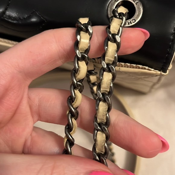 Small Chanel Ballerine Flap Bag in Beige / black - Picture 16 of 16